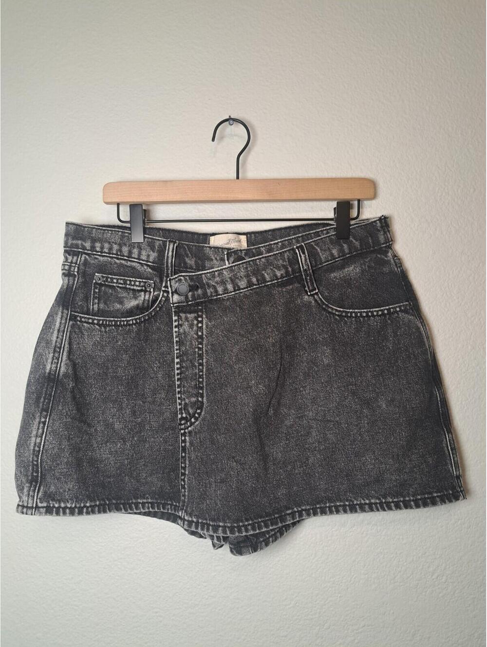 Universal Thread Double Layered VTG black Distressed Denim Skirt Sz.10 STREACH